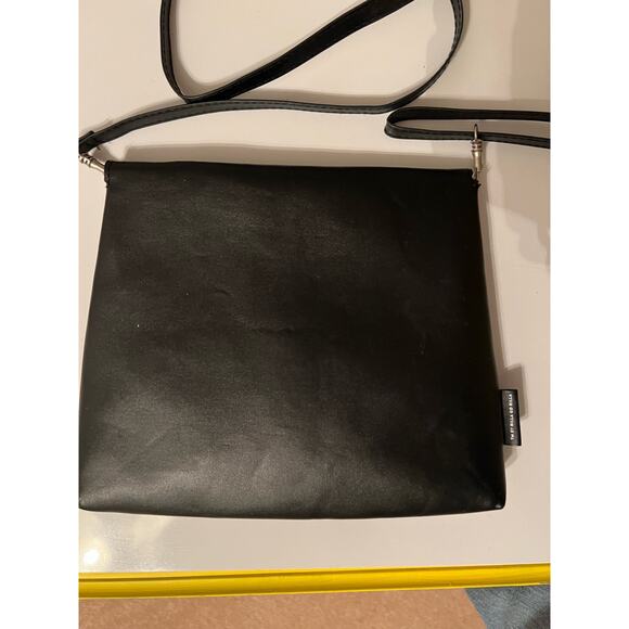 Tinne & Mia by Rilla Go Rilla-  crossbody Envelope Bag in Black - Picture 5 of 7